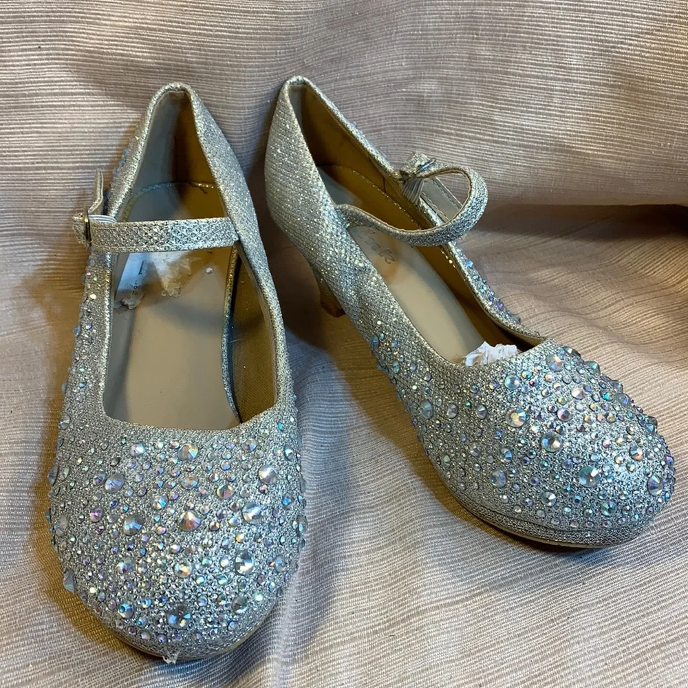 Link bedazzled dressy heels worn once for a weddin
